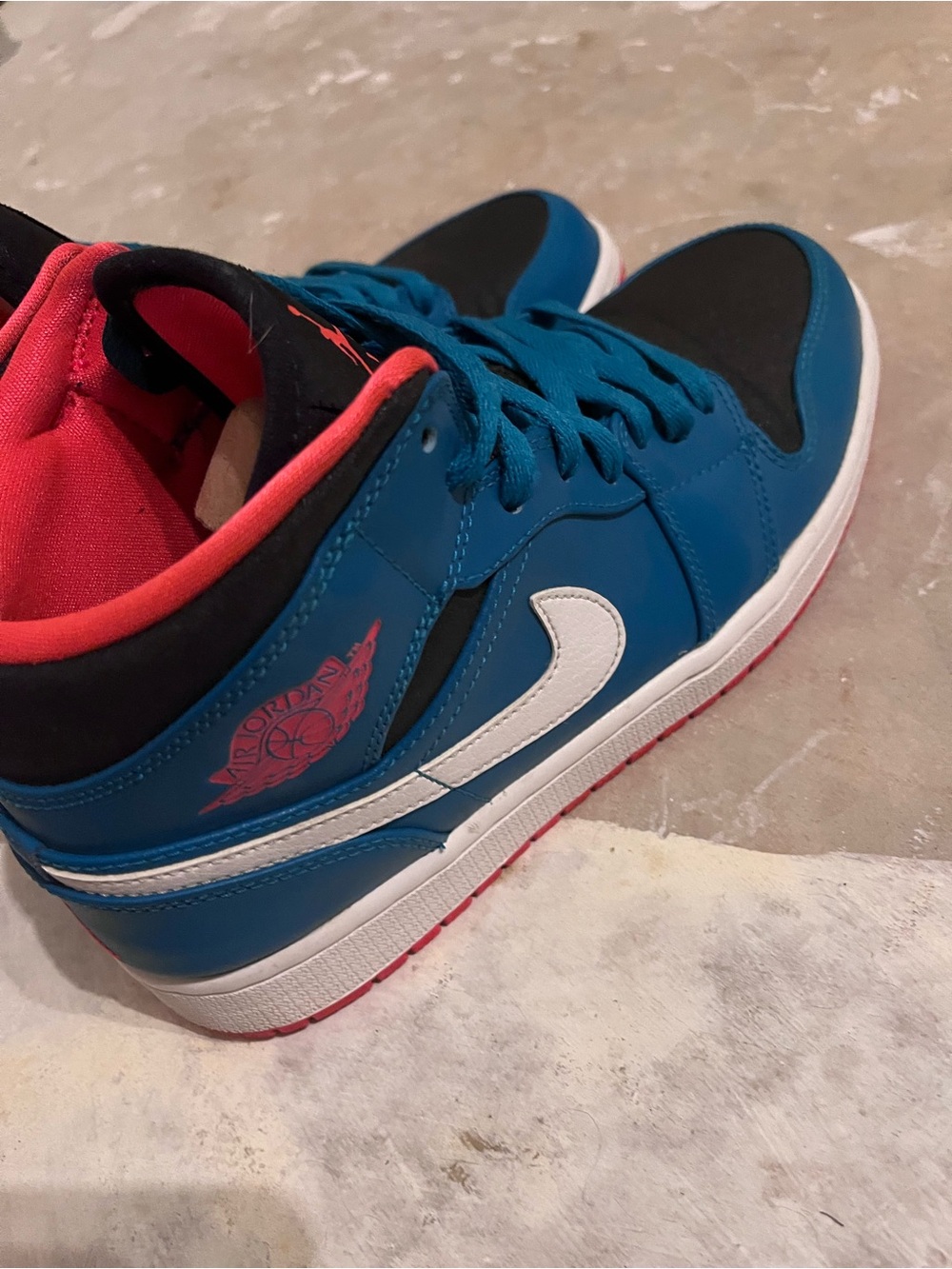 Nike Air Jordan 1 mid Teal, Black & Coral